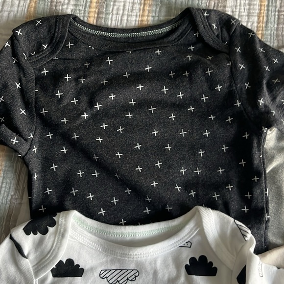 4 pack Cloud Island Short Sleeve Onesies Size 18M NWT - Picture 2 of 5